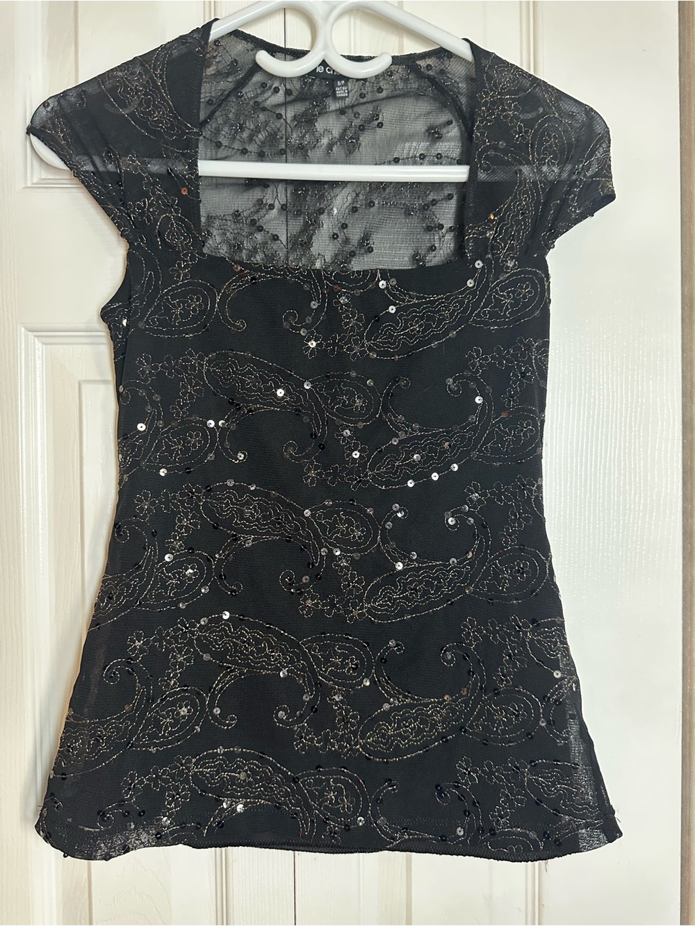 Le Chateau Women's Vintage Black Sequin Paisley Mesh Short Sleeve Top - Small